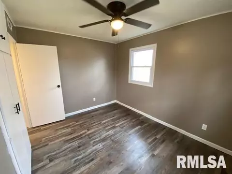 1305 Dean St, Centralia, IL 62801 photo 6