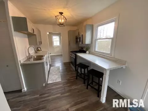 1305 Dean St, Centralia, IL 62801 photo 4