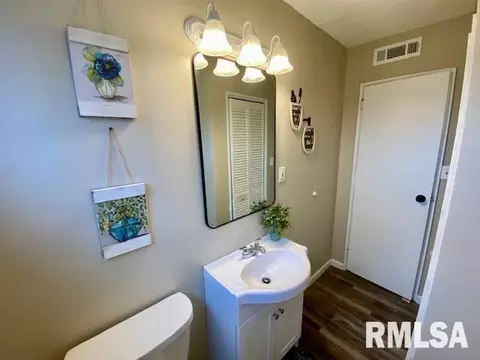 1305 Dean St, Centralia, IL 62801 photo 10