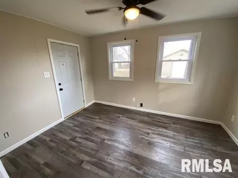 1305 Dean St, Centralia, IL 62801 photo 8
