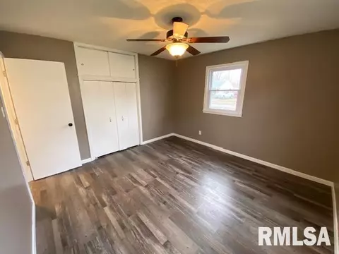 1305 Dean St, Centralia, IL 62801 photo 7