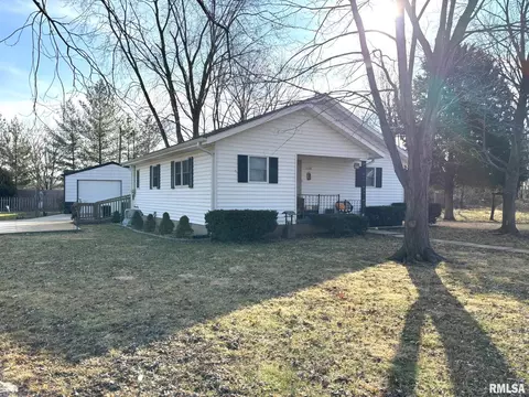 1108 S Rotan St, Salem, IL 62881