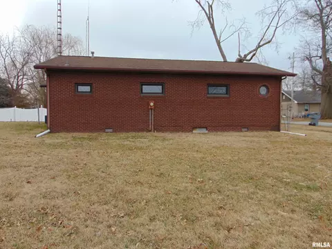 609 Washington Ave, Dowell, IL 62927 photo 2