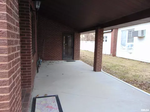 609 Washington Ave, Dowell, IL 62927 photo 5