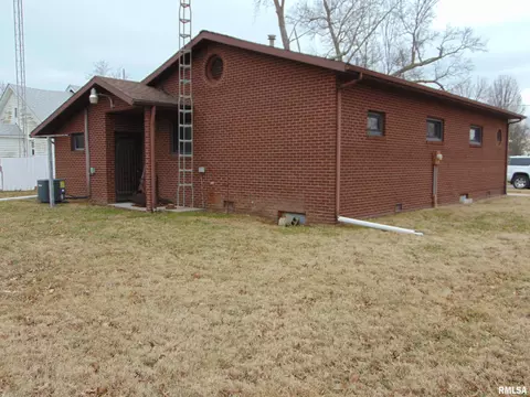 609 Washington Ave, Dowell, IL 62927 photo 3