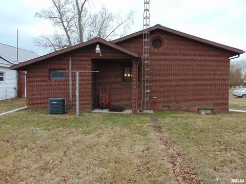 609 Washington Ave, Dowell, IL 62927 photo 4