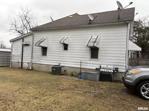 17169 Jackson St, Logan, IL 62856 photo 2
