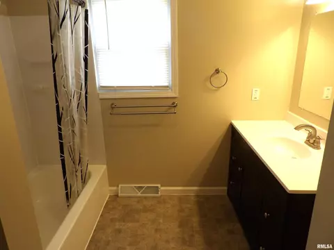 1008 Glendale St, Benton, IL 62812 photo 22