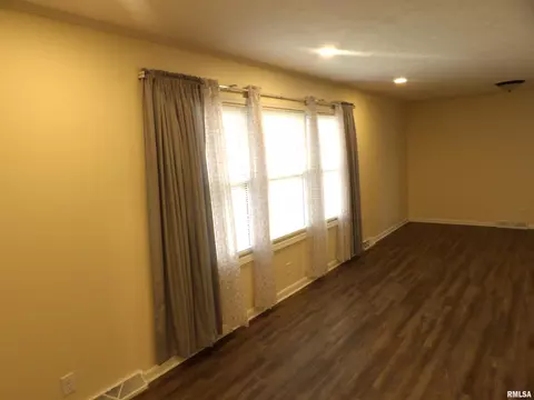 1008 Glendale St, Benton, IL 62812 photo 5
