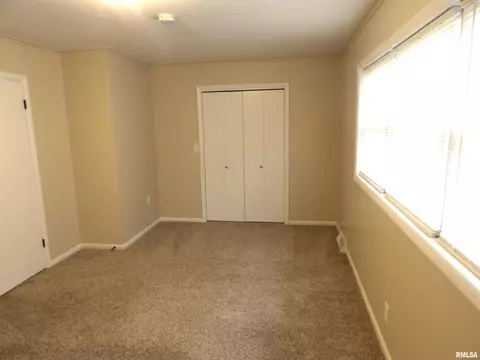 1008 Glendale St, Benton, IL 62812 photo 17