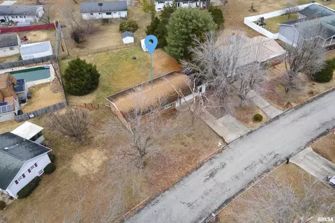 804 Hilldale Ave, Herrin, IL 62948 photo 2