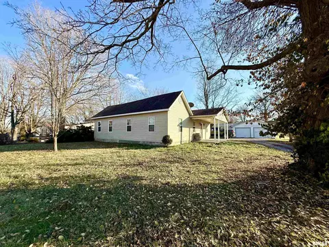 321 W Collins St, Goreville, IL 62939