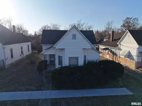 313 N 18th St, Herrin, IL 62948 photo 2