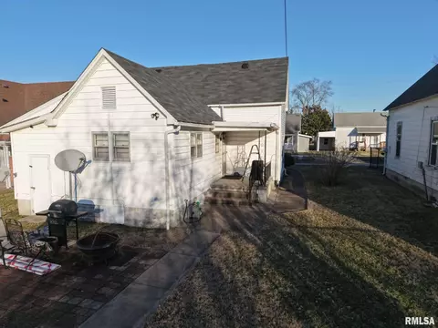 313 N 18th St, Herrin, IL 62948 photo 3