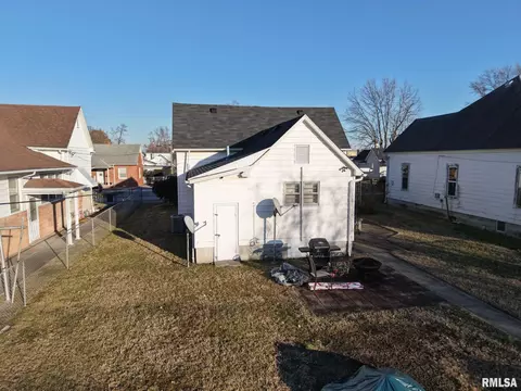 313 N 18th St, Herrin, IL 62948 photo 4