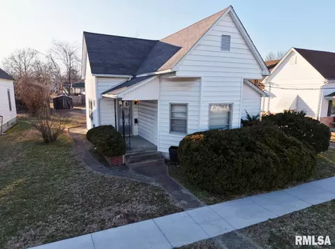 313 N 18th St, Herrin, IL 62948