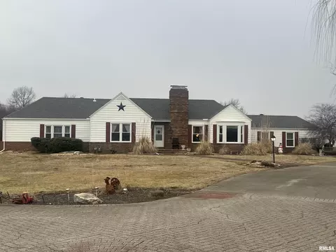 2719 S Broadway, Salem, IL 62881