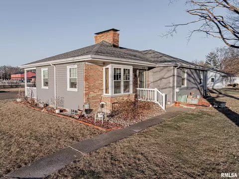 1110 Meadow Ln, Salem, IL 62881