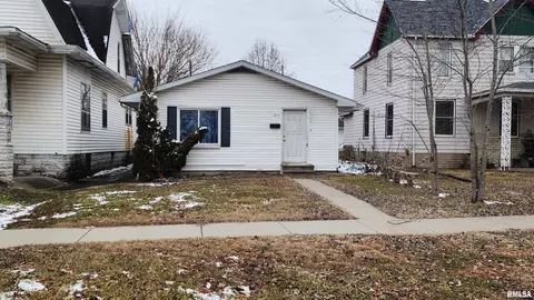 402 S Virginia St, Marion, IL 62959