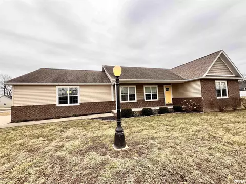101 Breeze Dr, Carterville, IL 62918