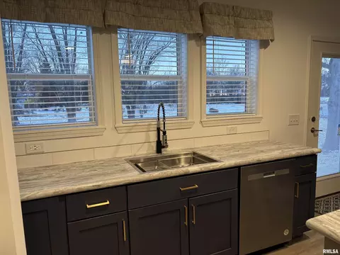 15545 E Fairfield Rd, Mount Vernon, IL 62864 photo 6
