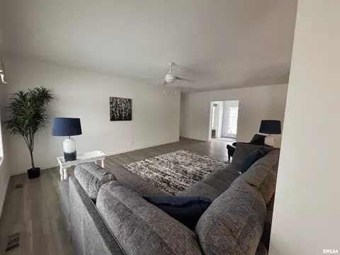 15545 E Fairfield Rd, Mount Vernon, IL 62864 photo 3