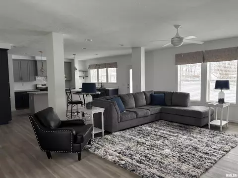 15545 E Fairfield Rd, Mount Vernon, IL 62864 photo 2