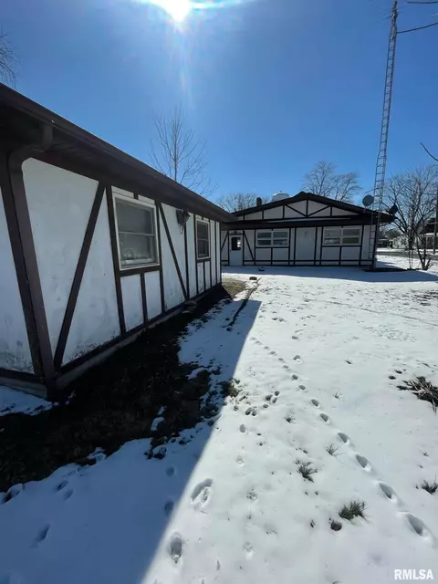 311 W Helen Ave, Christopher, IL 62822 photo 10