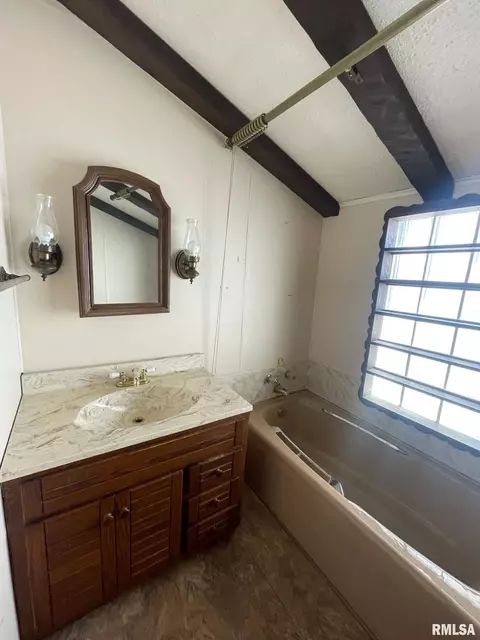 311 W Helen Ave, Christopher, IL 62822 photo 25