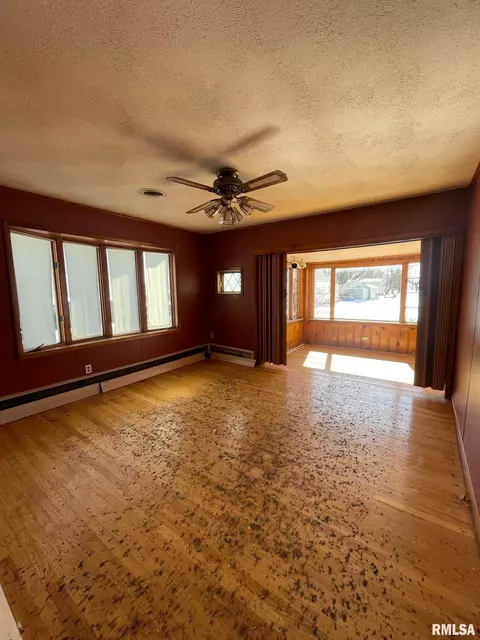 311 W Helen Ave, Christopher, IL 62822 photo 17
