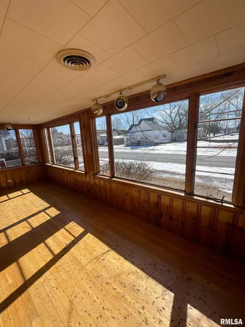311 W Helen Ave, Christopher, IL 62822 photo 13