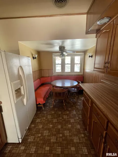 311 W Helen Ave, Christopher, IL 62822 photo 22