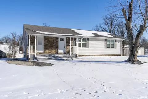 920 S 10th St, Herrin, IL 62948