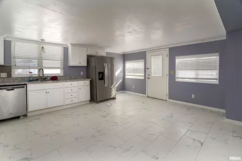 920 S 10th St, Herrin, IL 62948 photo 5