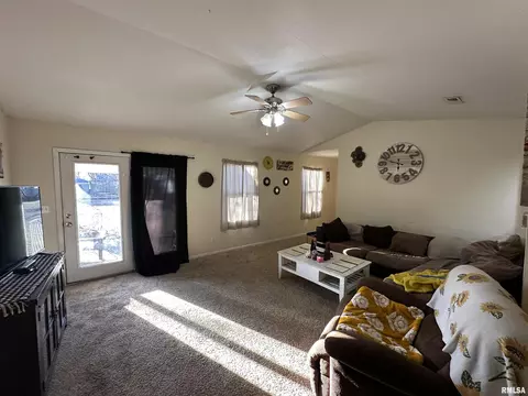 209 NW 2nd St, Casey, IL 62420 photo 5