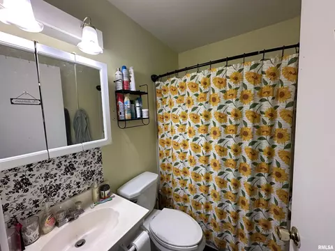 209 NW 2nd St, Casey, IL 62420 photo 9
