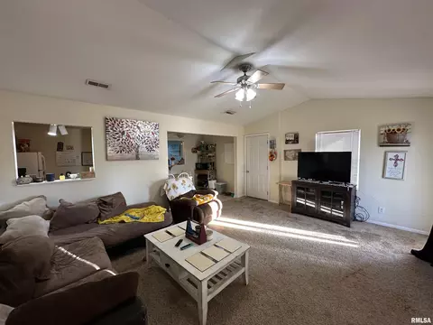 209 NW 2nd St, Casey, IL 62420 photo 6