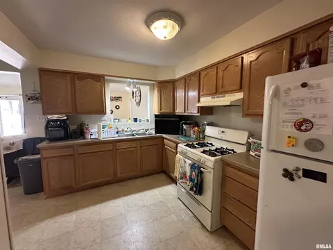 209 NW 2nd St, Casey, IL 62420 photo 3