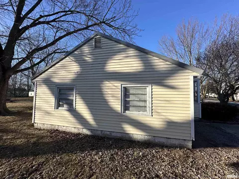209 NW 2nd St, Casey, IL 62420 photo 14