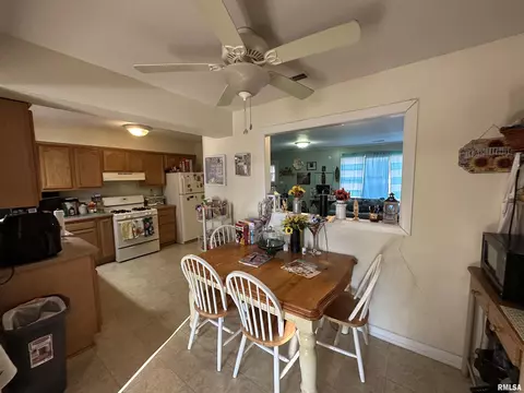 209 NW 2nd St, Casey, IL 62420 photo 4