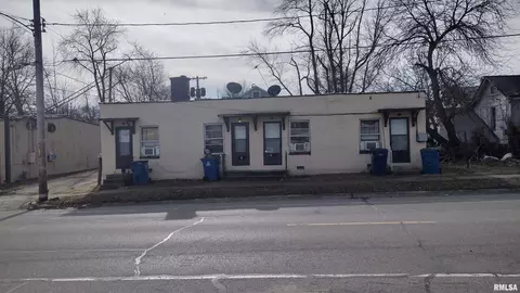 2207 Perkins St, Mount Vernon, IL 62864