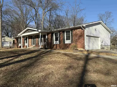 16 Webster Hill St, Mount Vernon, IL 62864