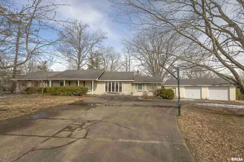 137 Peachtree Ln, Carbondale, IL 62902