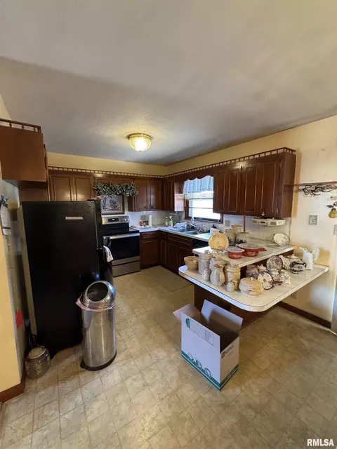 900 S Eisenhower St, Marion, IL 62959 photo 9