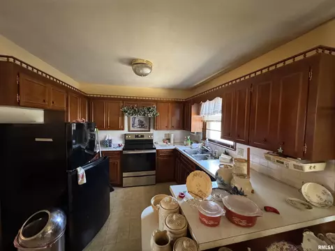 900 S Eisenhower St, Marion, IL 62959 photo 5