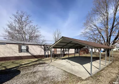 832 Dewey St, Eldorado, IL 62930 photo 4