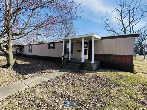 832 Dewey St, Eldorado, IL 62930