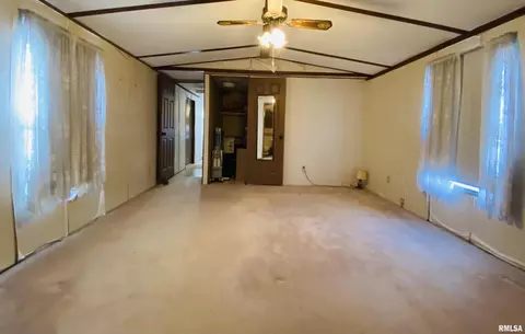 832 Dewey St, Eldorado, IL 62930 photo 12