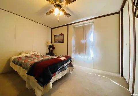 832 Dewey St, Eldorado, IL 62930 photo 15