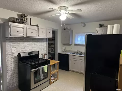 2033 Edith St, Murphysboro, IL 62966 photo 8